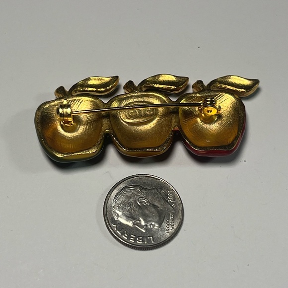 Vintage Signed OTC Apples Enamel Brooch - Picture 3 of 3